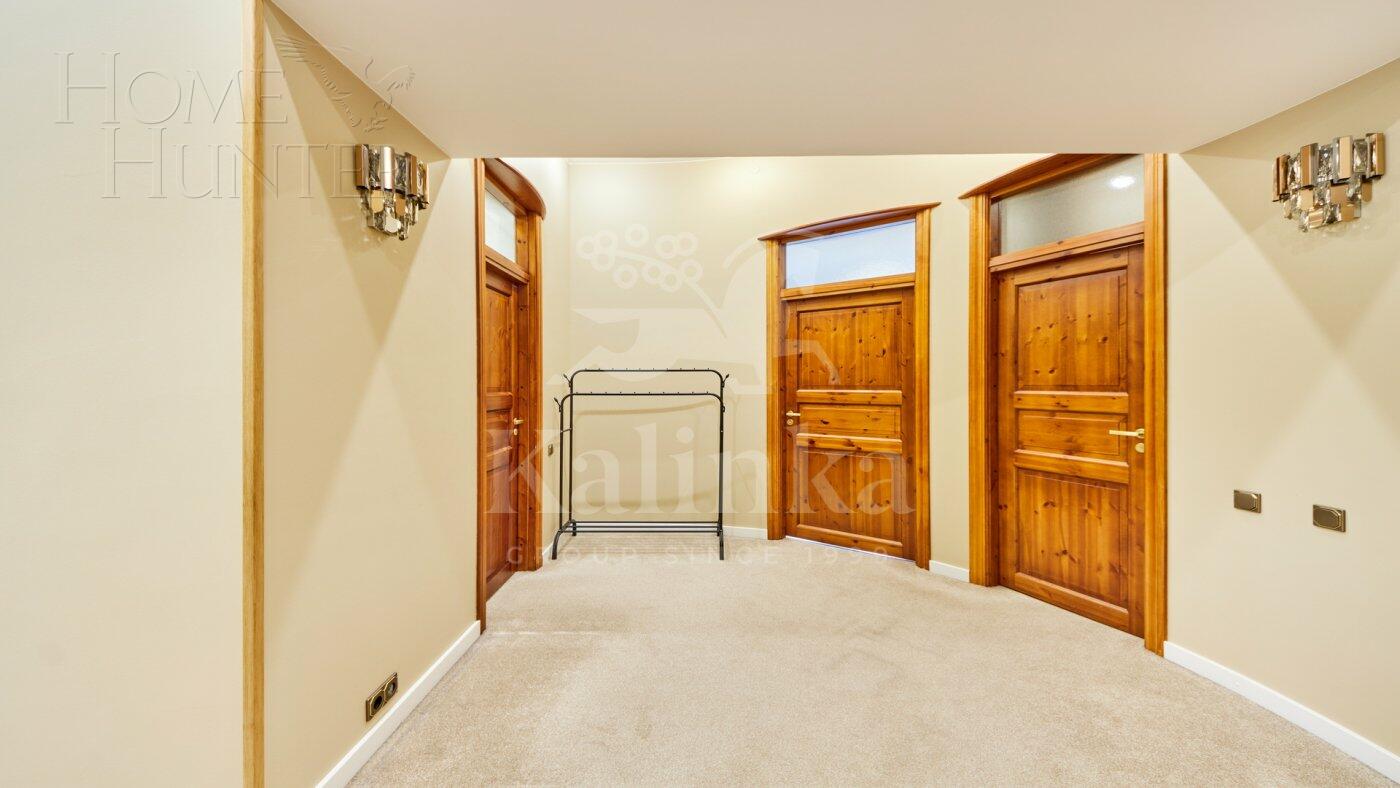 6-КОМН. КВАРТИРА С ОТДЕЛКОЙ 303 М² НА 3 ЭТАЖЕ