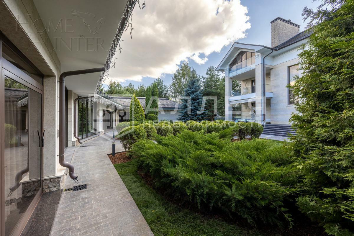 2-этажный коттедж 1 200 м² с отделкой