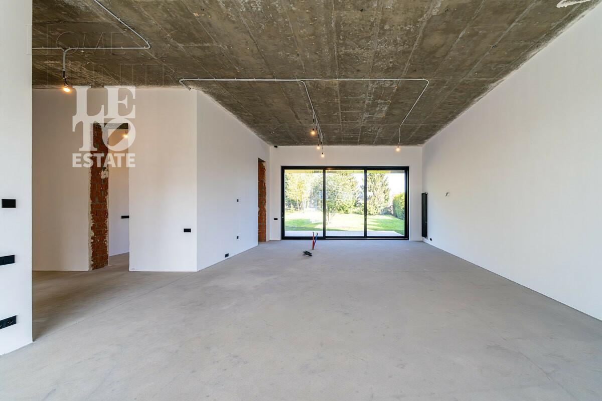 2-этажный коттедж 1 200 м² без отделки