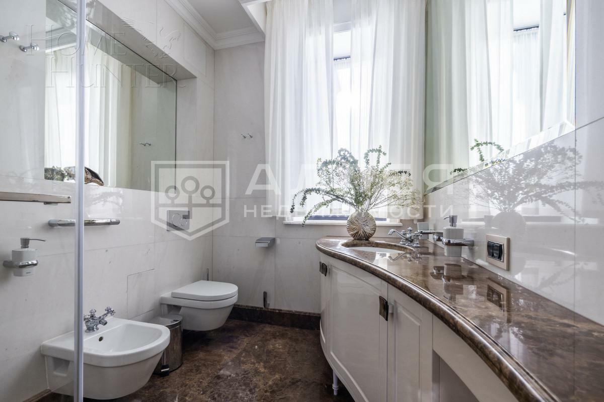 2-этажный коттедж 1 200 м² с отделкой