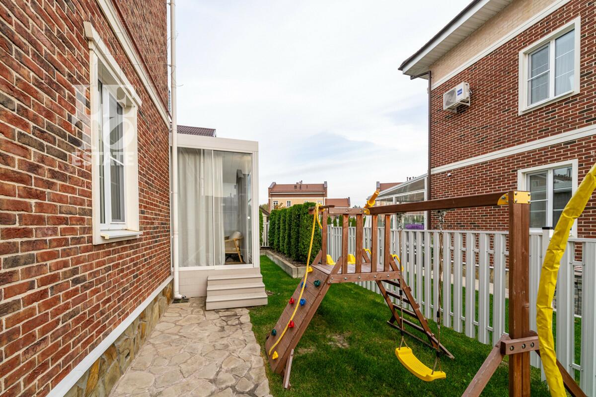 3-этажный коттедж 210 м² с отделкой