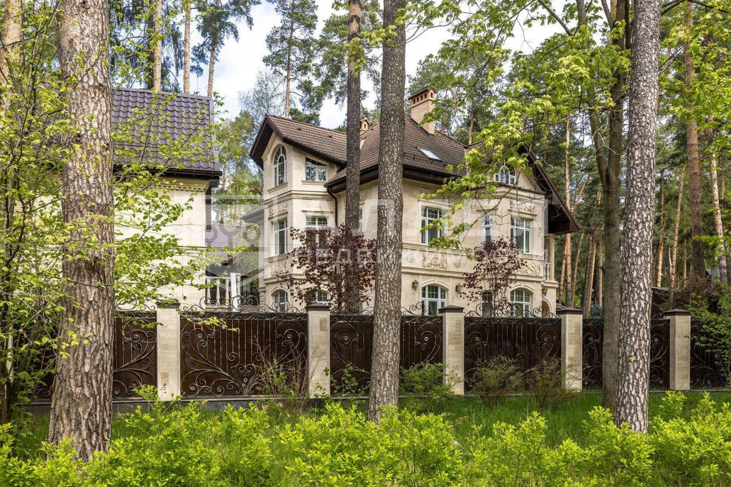 2-этажный коттедж 400 м² с отделкой