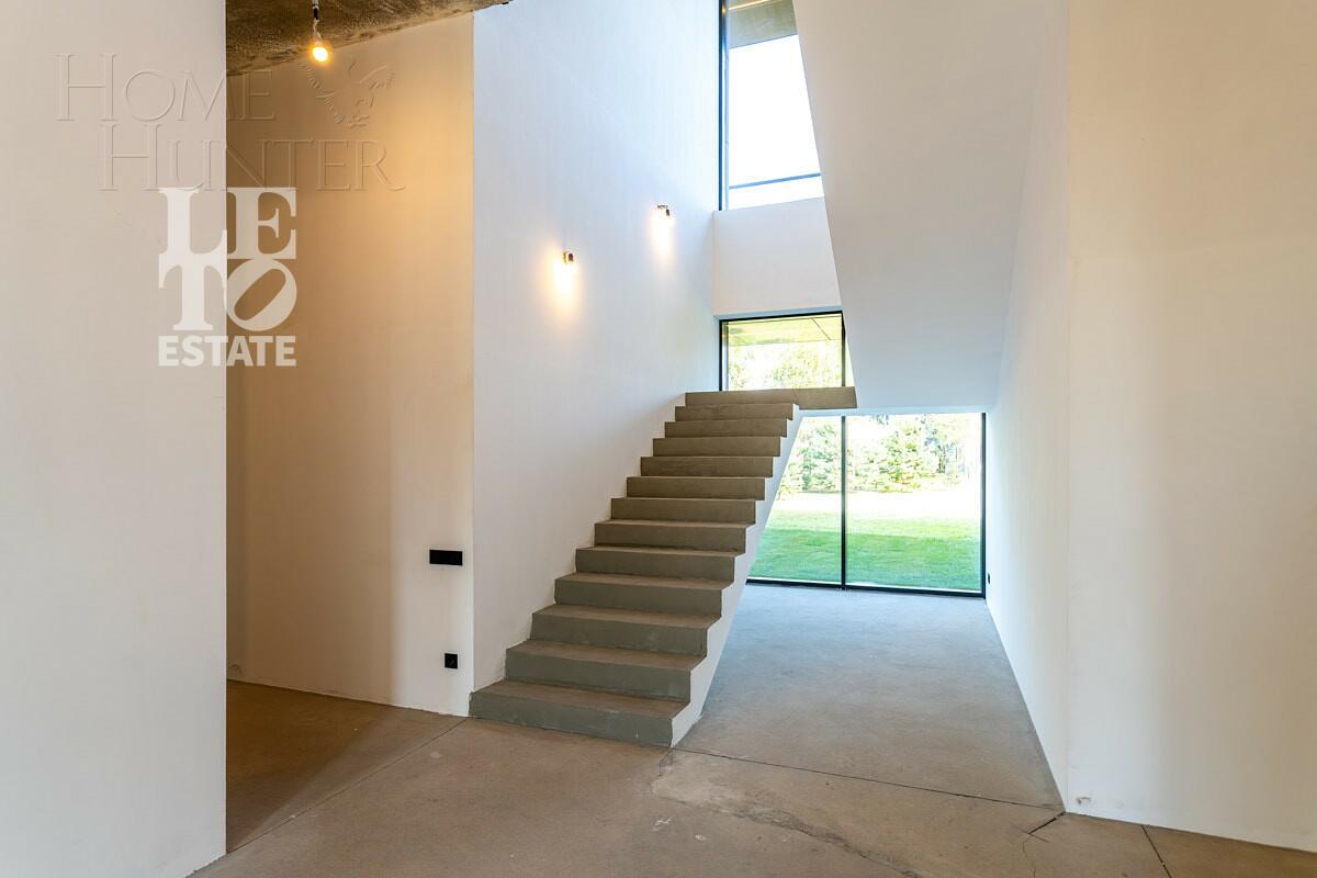 2-этажный коттедж 1 200 м² без отделки