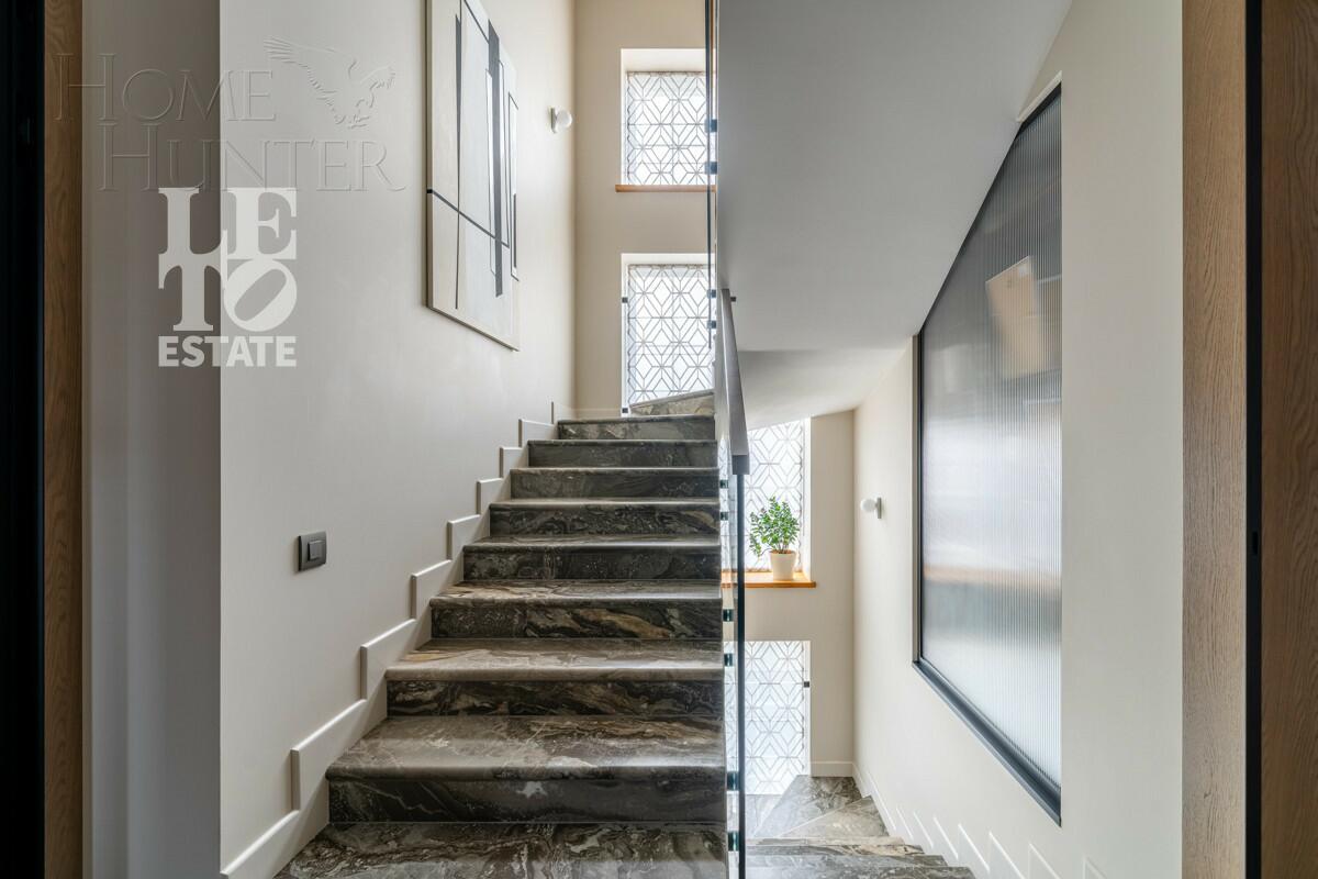 3-этажный коттедж 210 м² с отделкой