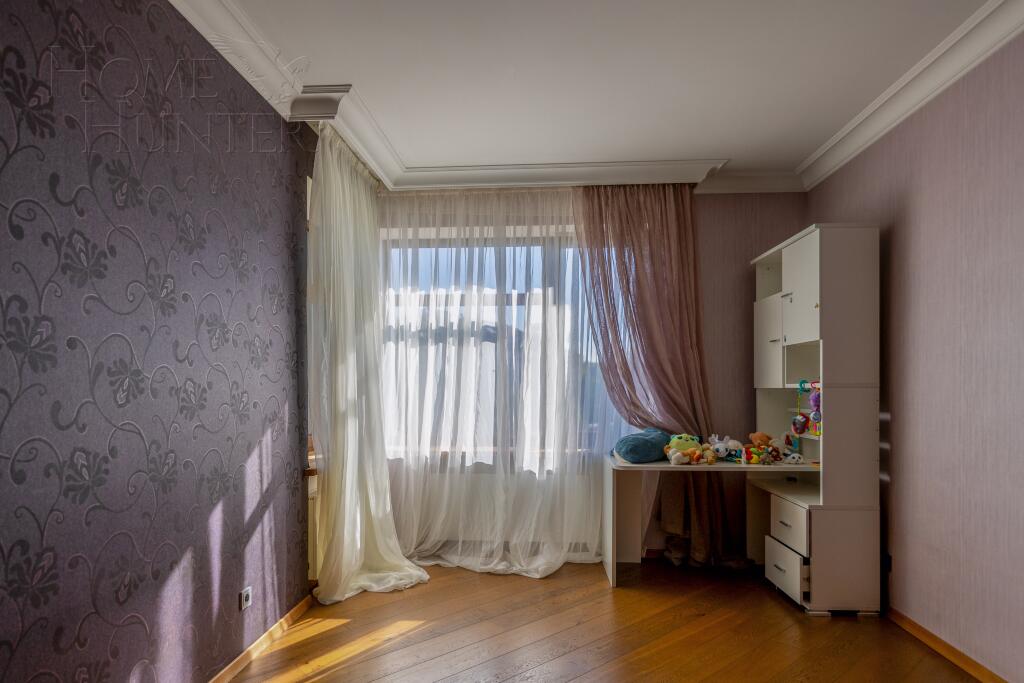 3-этажный коттедж 700 м² с отделкой