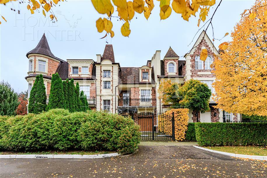 3-этажный таунхаус 293 м² с отделкой