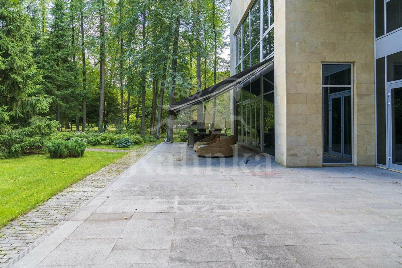 2-этажный коттедж 1 518 м² с отделкой