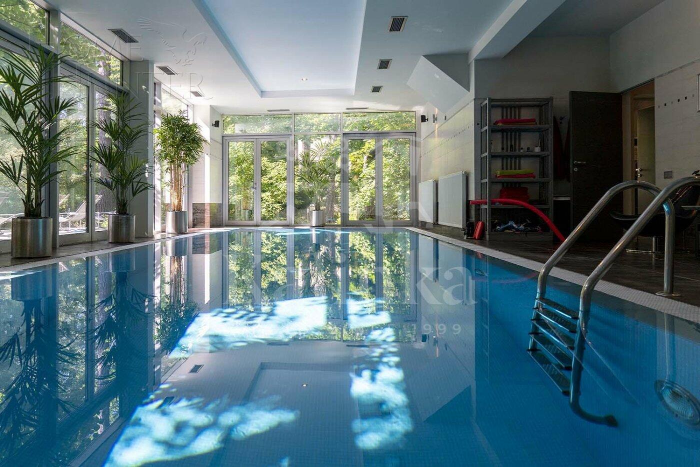 2-этажный коттедж 1 518 м² с отделкой