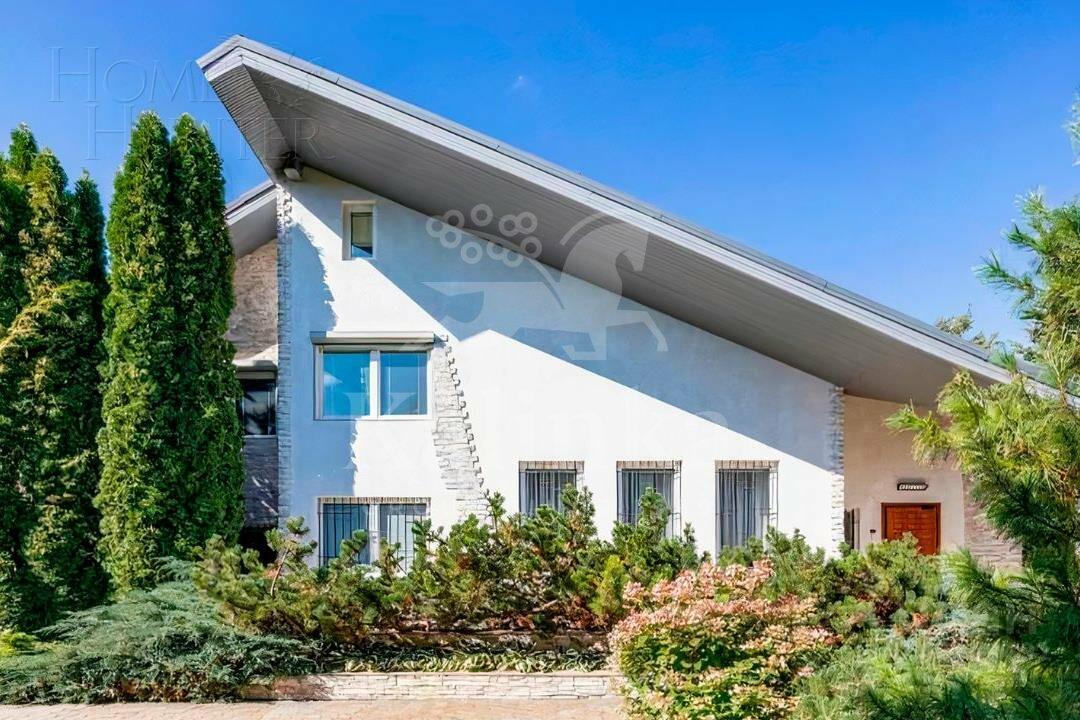 3-этажный коттедж 600 м² с отделкой