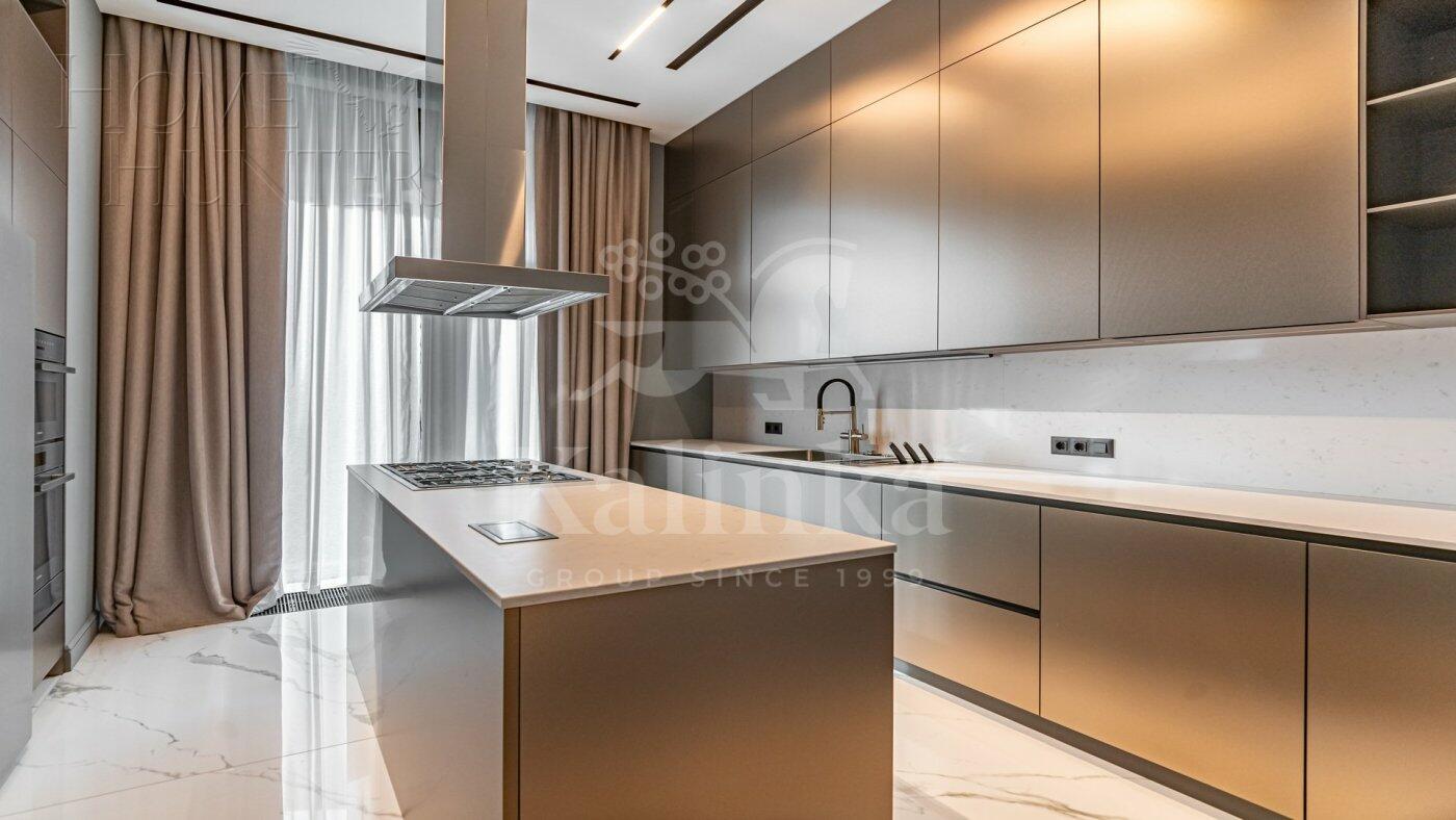 2-этажный коттедж 1 250 м² с отделкой