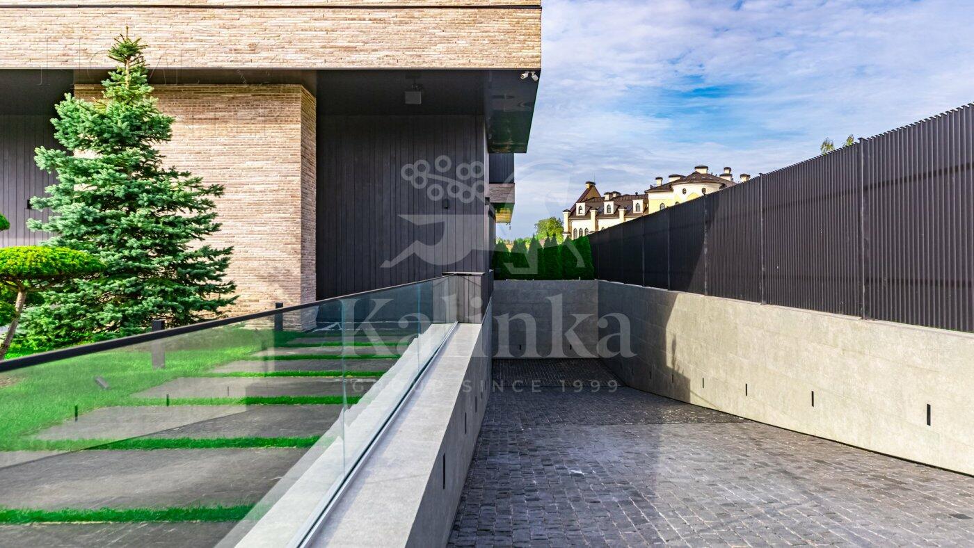 2-этажный коттедж 1 250 м² с отделкой