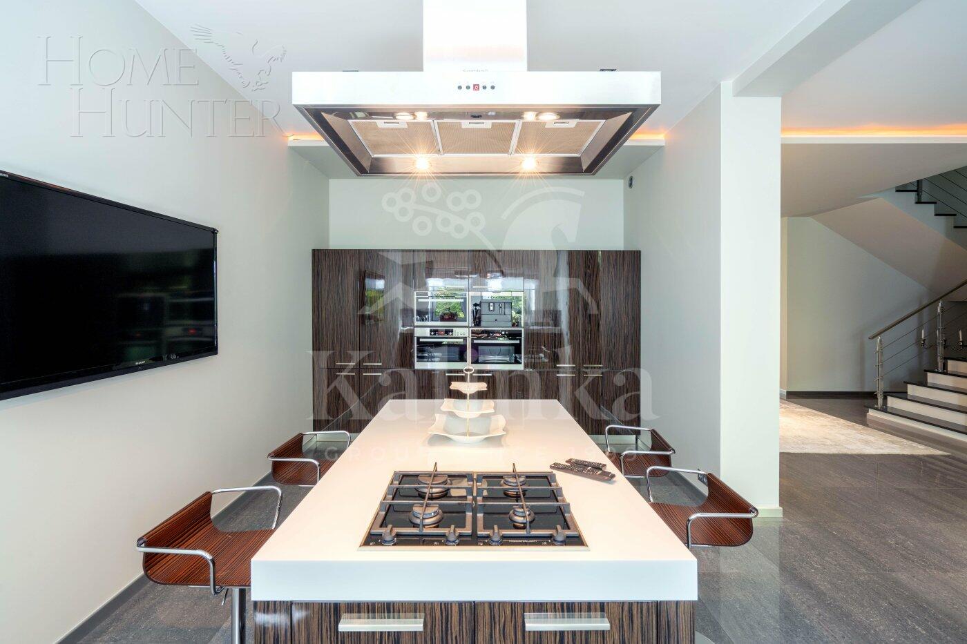 2-этажный коттедж 1 518 м² с отделкой