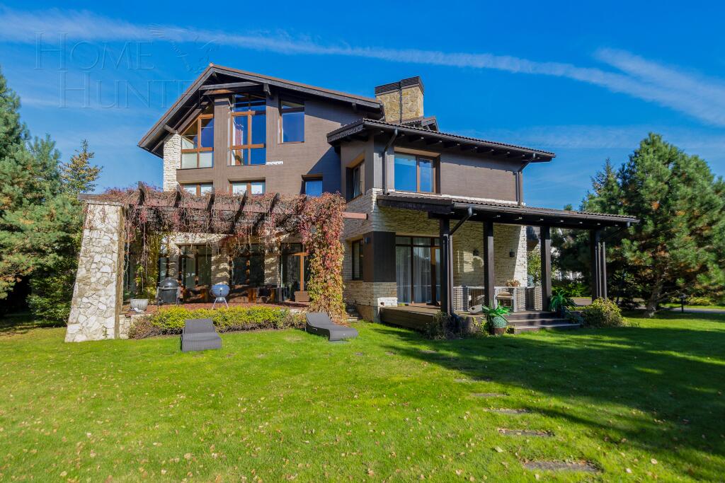 3-этажный коттедж 700 м² с отделкой