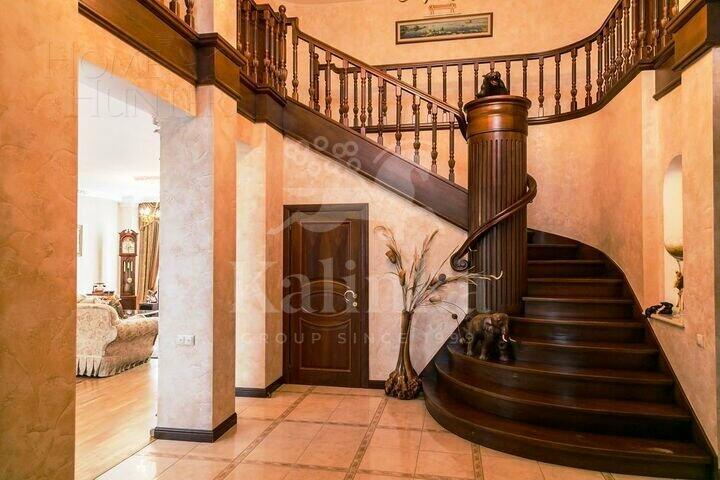 2-этажный коттедж 1 107 м² с отделкой