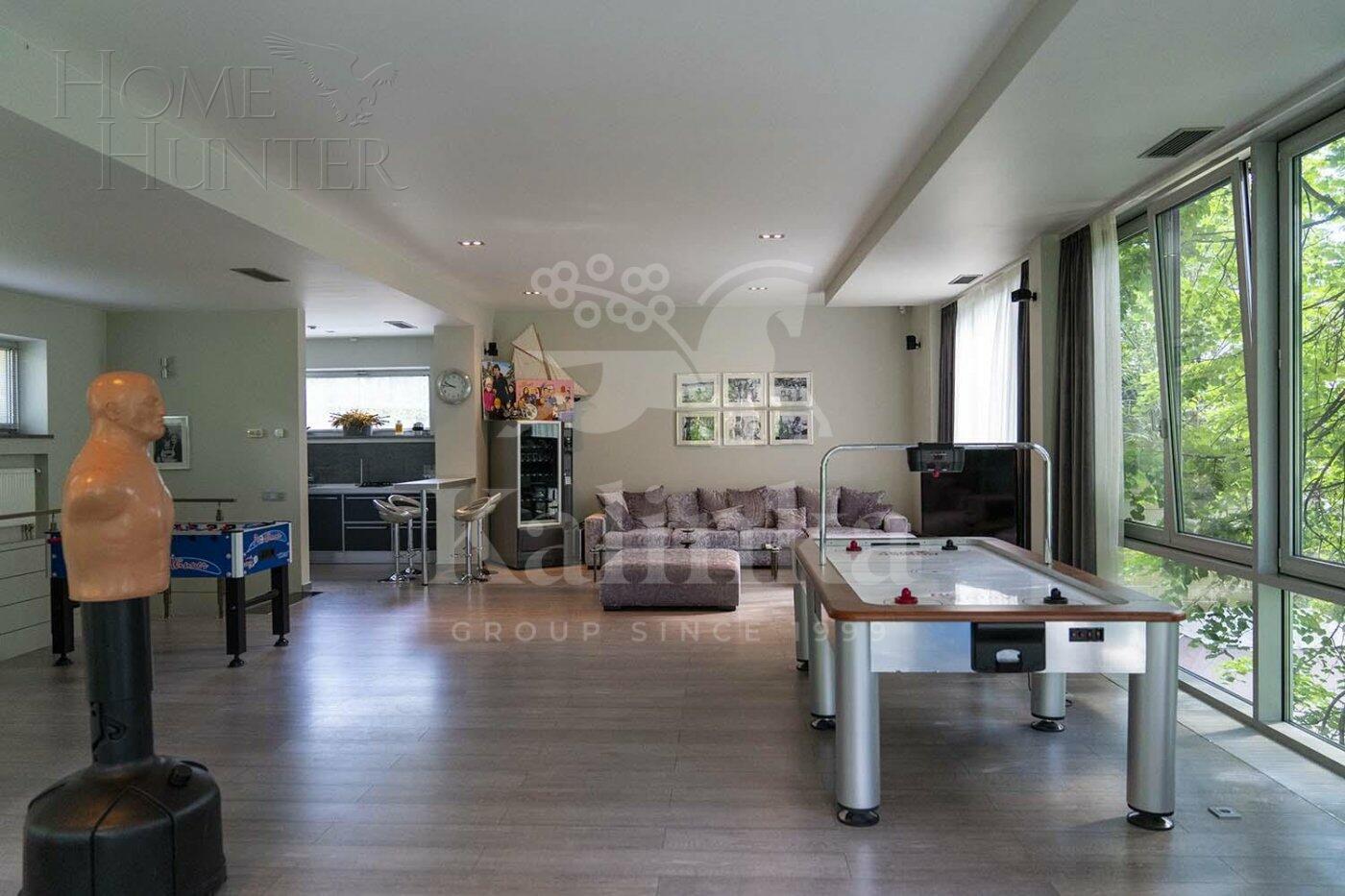 2-этажный коттедж 1 518 м² с отделкой