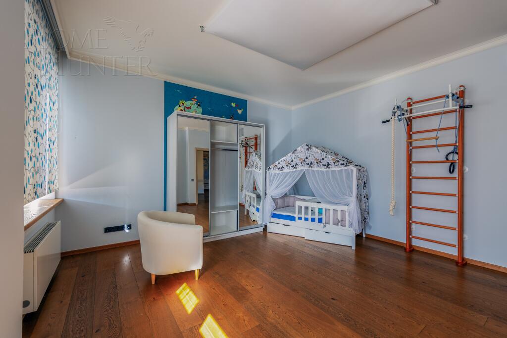 3-этажный коттедж 700 м² с отделкой