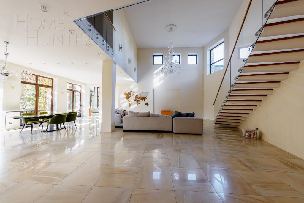 3-этажный коттедж 700 м² с отделкой