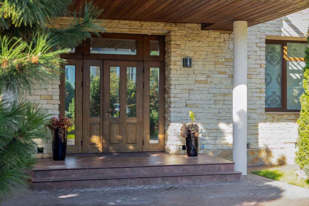 3-этажный коттедж 700 м² с отделкой