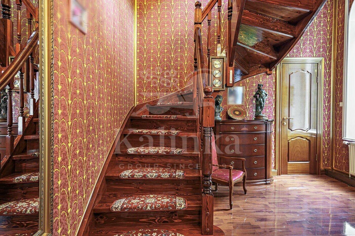 2-этажный коттедж 250 м² с отделкой