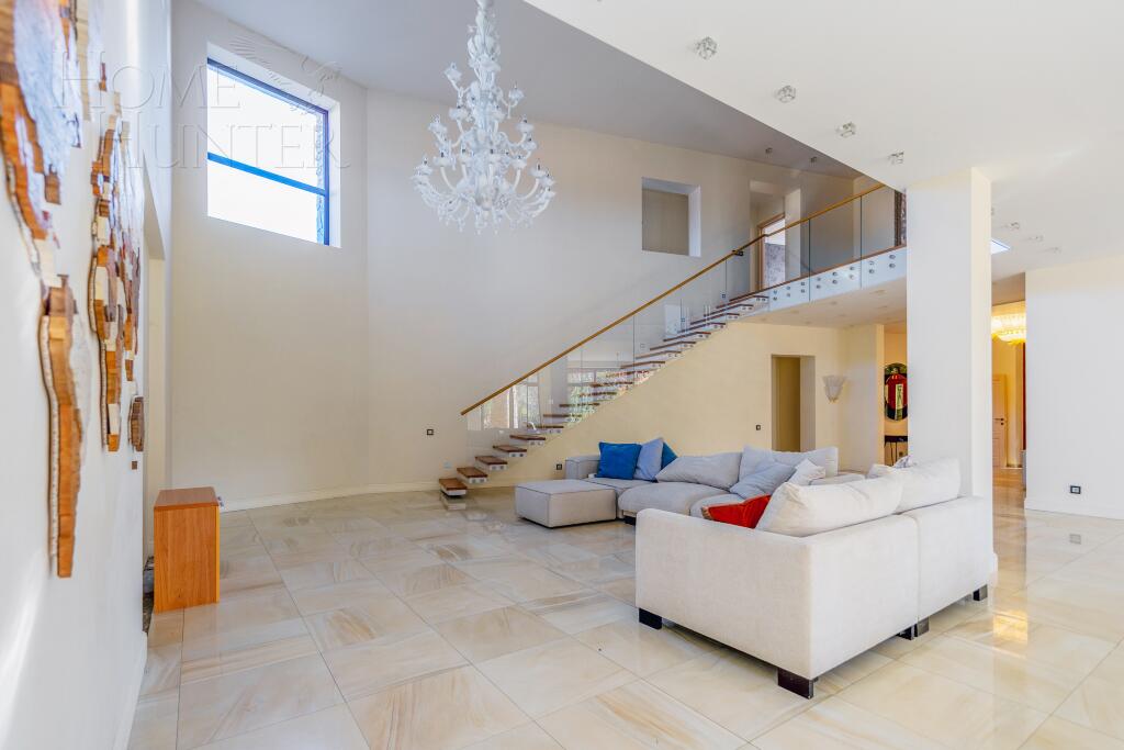 3-этажный коттедж 700 м² с отделкой