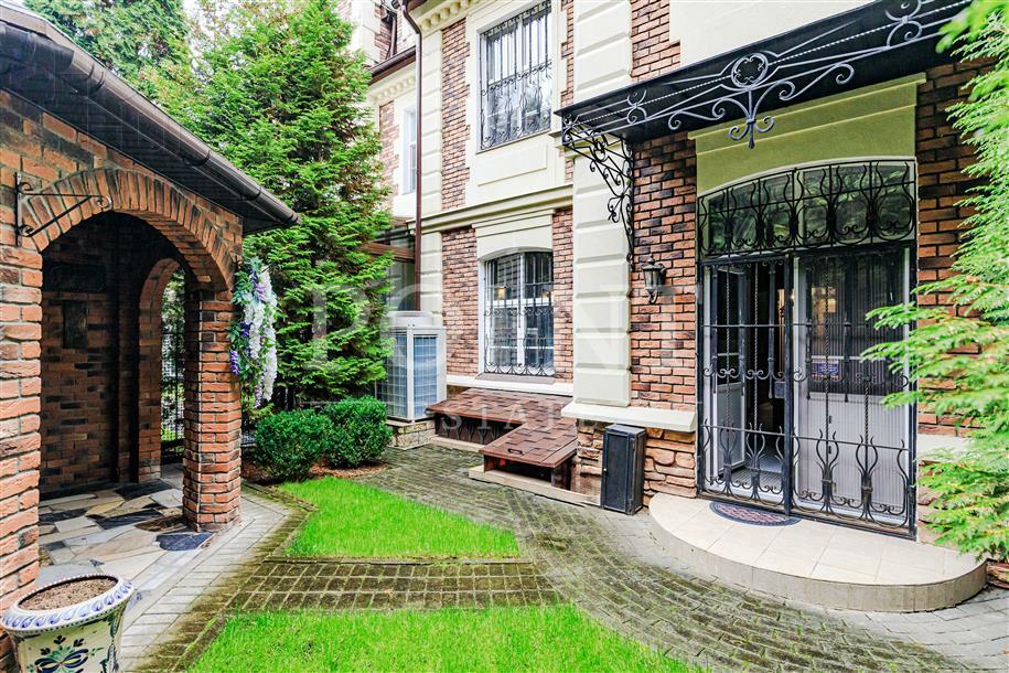 3-этажный таунхаус 293 м² с отделкой