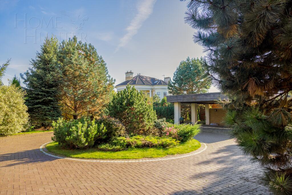 3-этажный коттедж 700 м² с отделкой