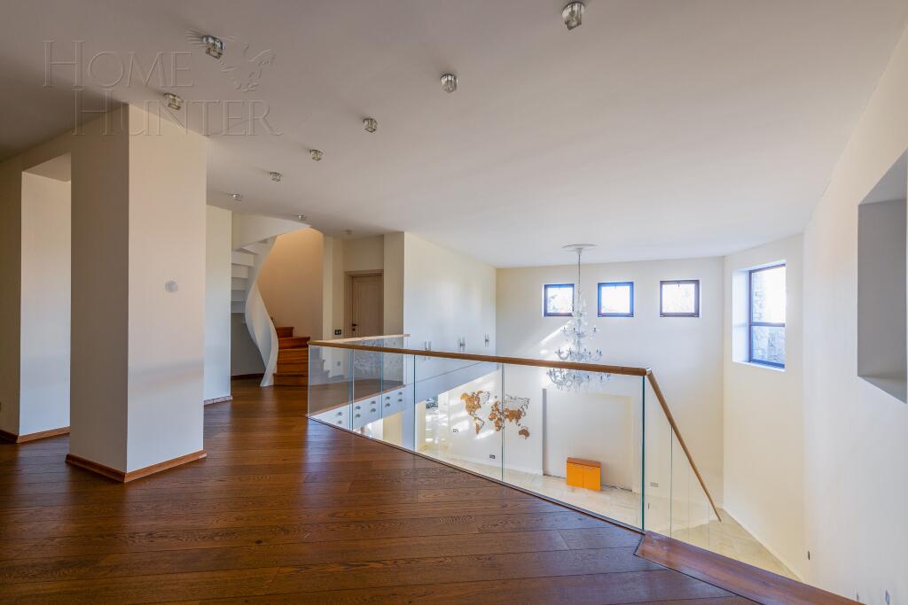 3-этажный коттедж 700 м² с отделкой