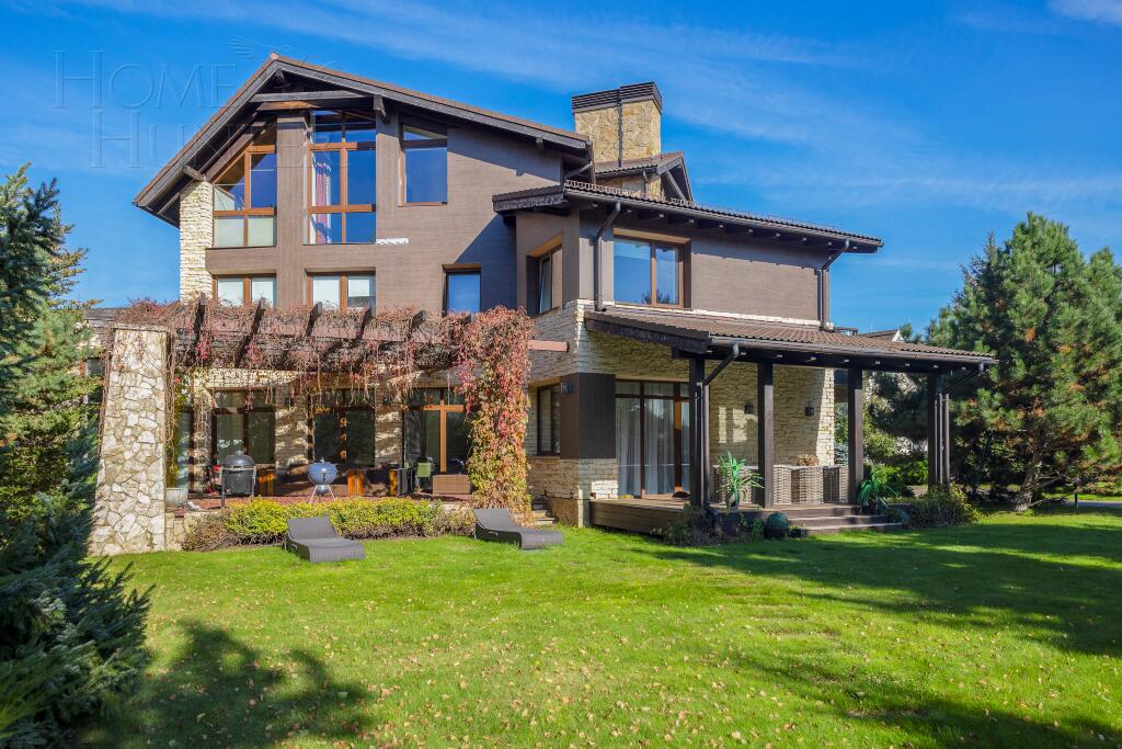 3-этажный коттедж 700 м² с отделкой