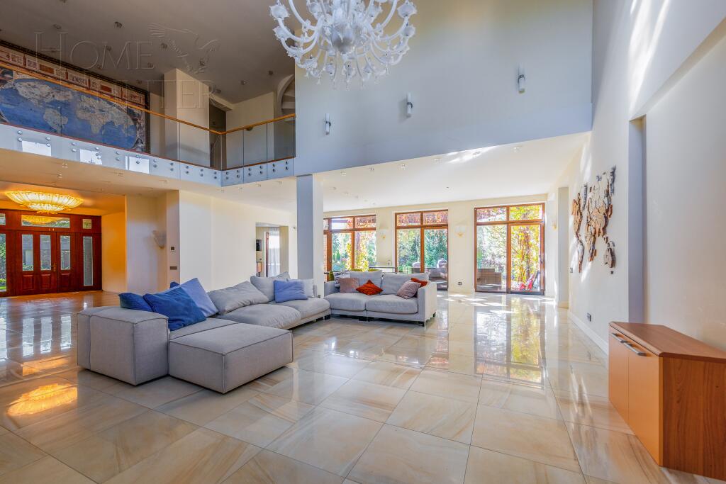 3-этажный коттедж 700 м² с отделкой