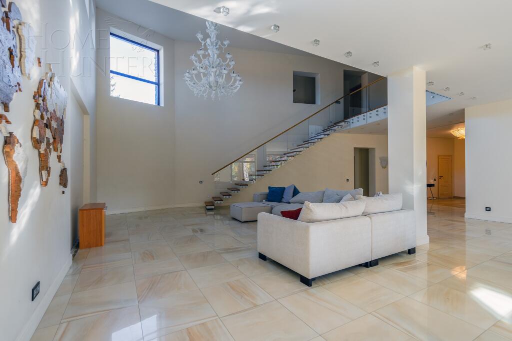 3-этажный коттедж 700 м² с отделкой