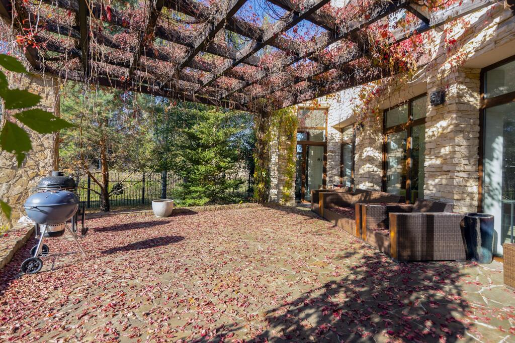 3-этажный коттедж 700 м² с отделкой