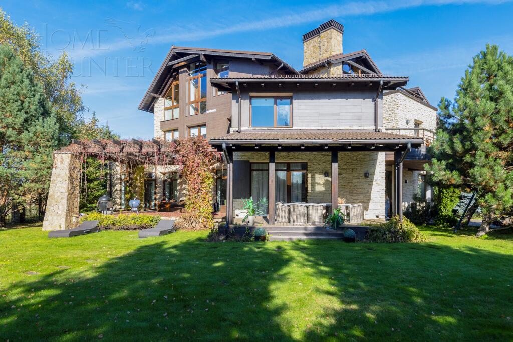 3-этажный коттедж 700 м² с отделкой