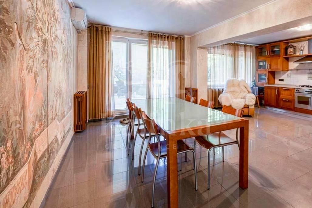 3-этажный коттедж 600 м² с отделкой