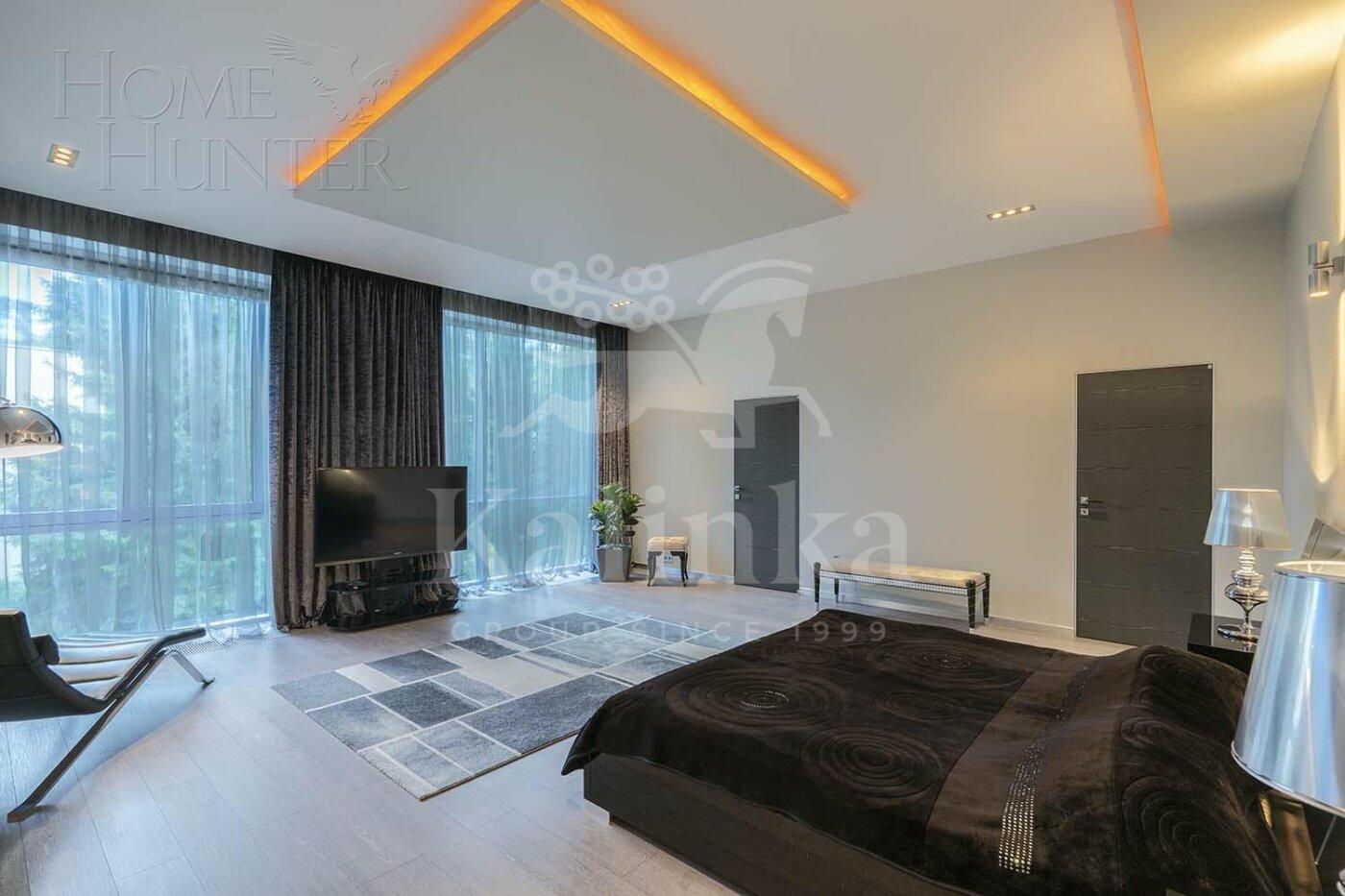 2-этажный коттедж 1 518 м² с отделкой