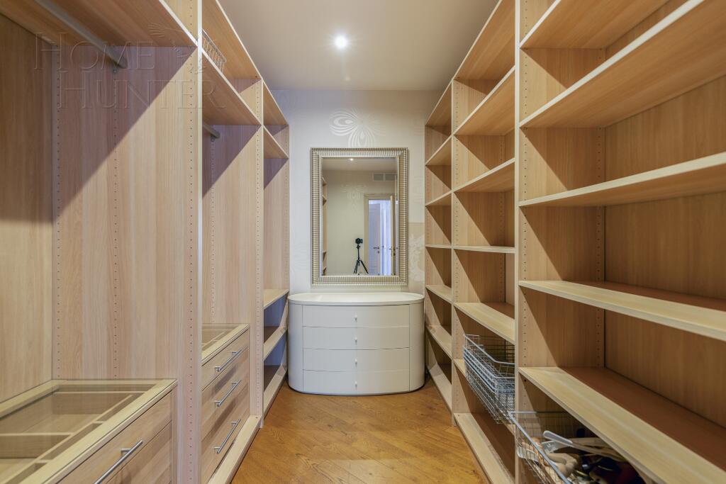 3-этажный коттедж 700 м² с отделкой