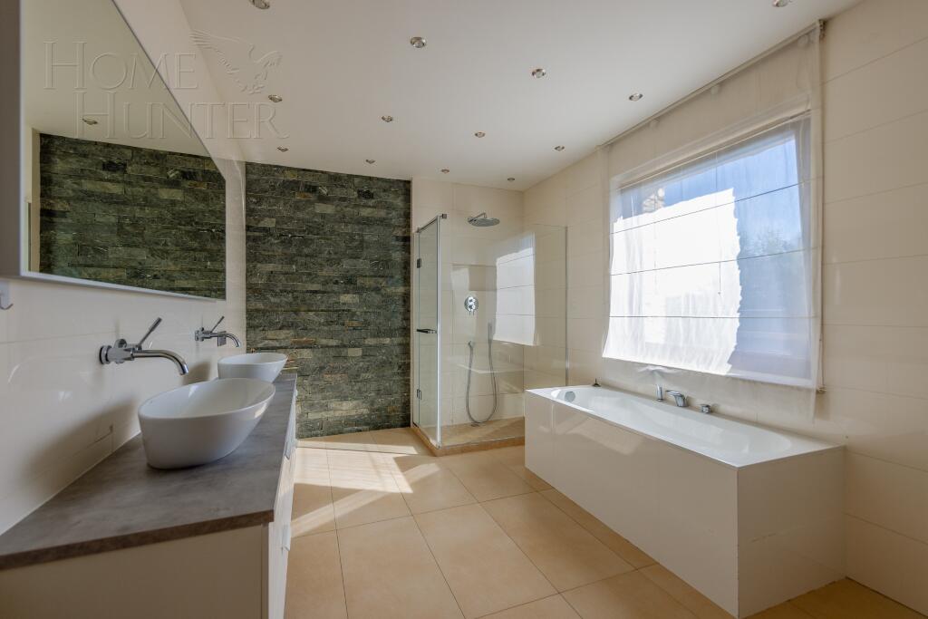 3-этажный коттедж 700 м² с отделкой