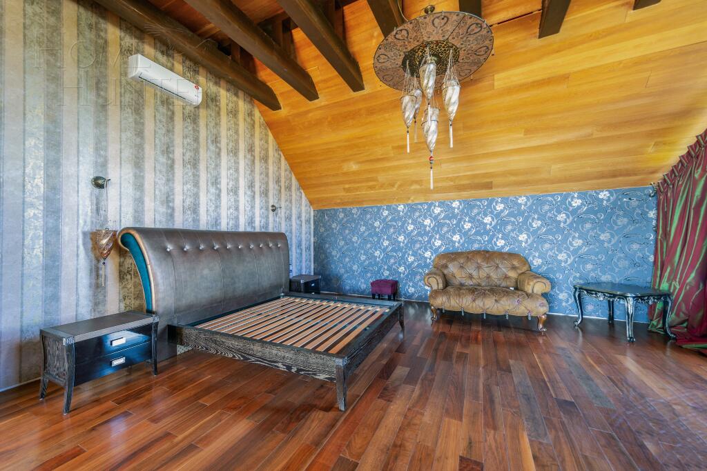 3-этажный коттедж 700 м² с отделкой