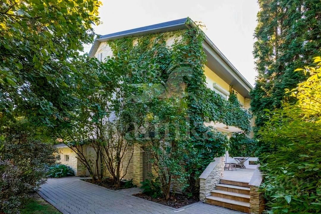 3-этажный коттедж 600 м² с отделкой