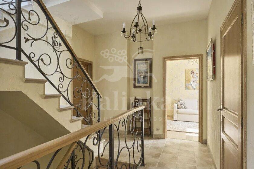 3-этажный таунхаус 250 м² с отделкой