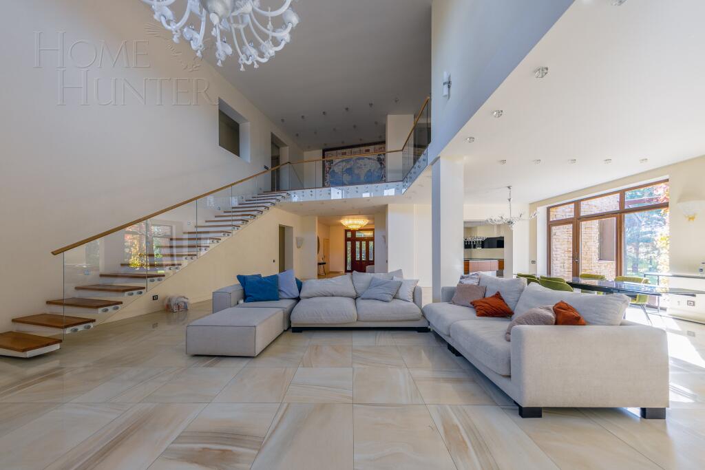 3-этажный коттедж 700 м² с отделкой