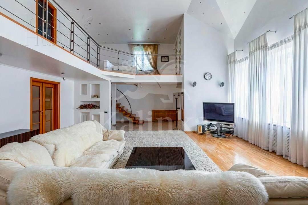 3-этажный коттедж 600 м² с отделкой