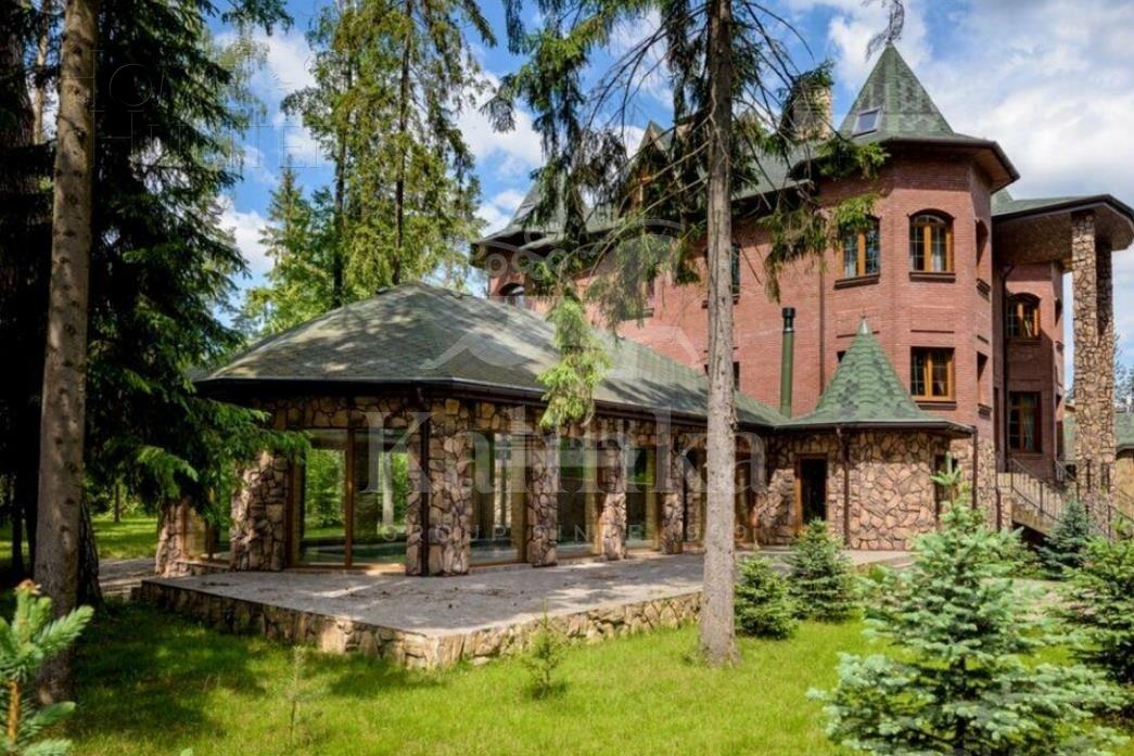 2-этажный коттедж 1 500 м² с отделкой