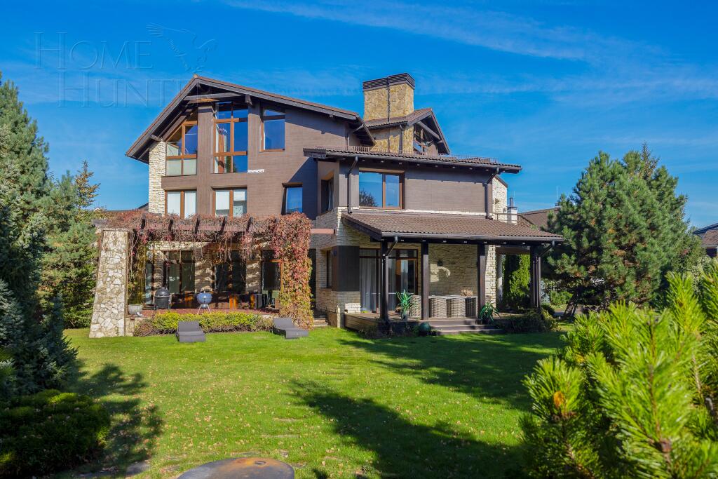 3-этажный коттедж 700 м² с отделкой