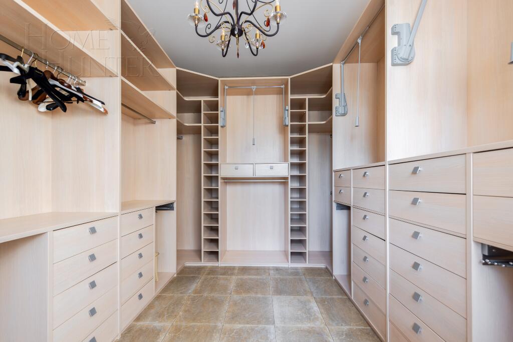 3-этажный коттедж 700 м² с отделкой