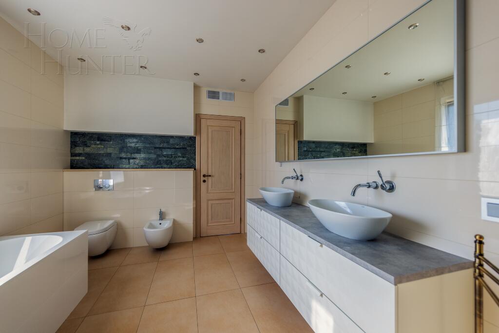 3-этажный коттедж 700 м² с отделкой