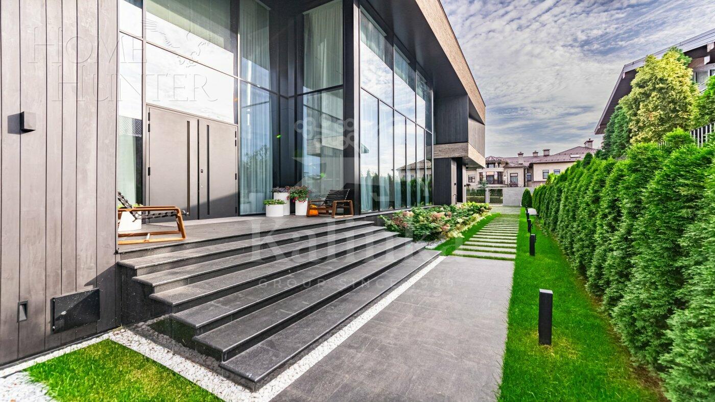 2-этажный коттедж 1 250 м² с отделкой