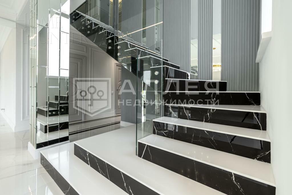 2-этажный коттедж 240 м² с отделкой