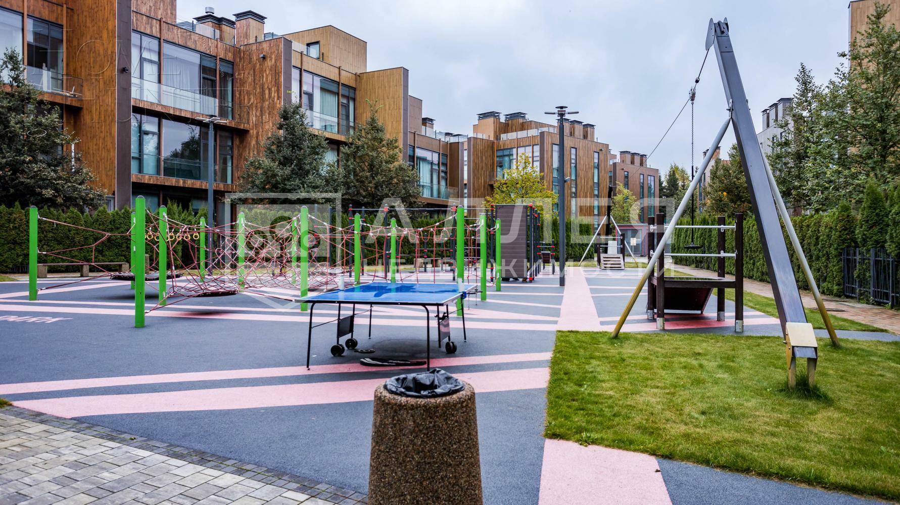 3-этажный таунхаус 238 м² без отделки