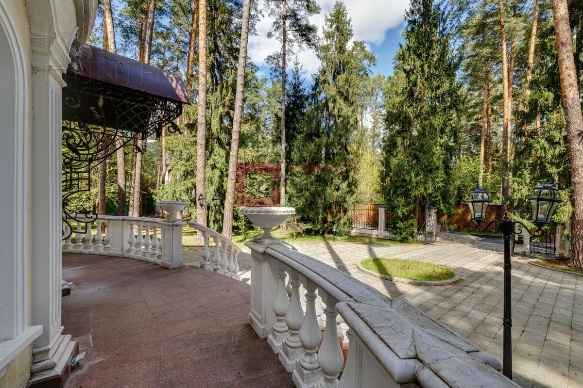 2-этажный коттедж 1 250 м² с отделкой