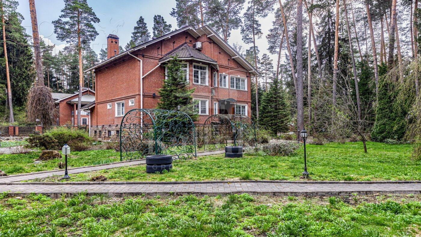 2-этажный коттедж 654 м² с отделкой